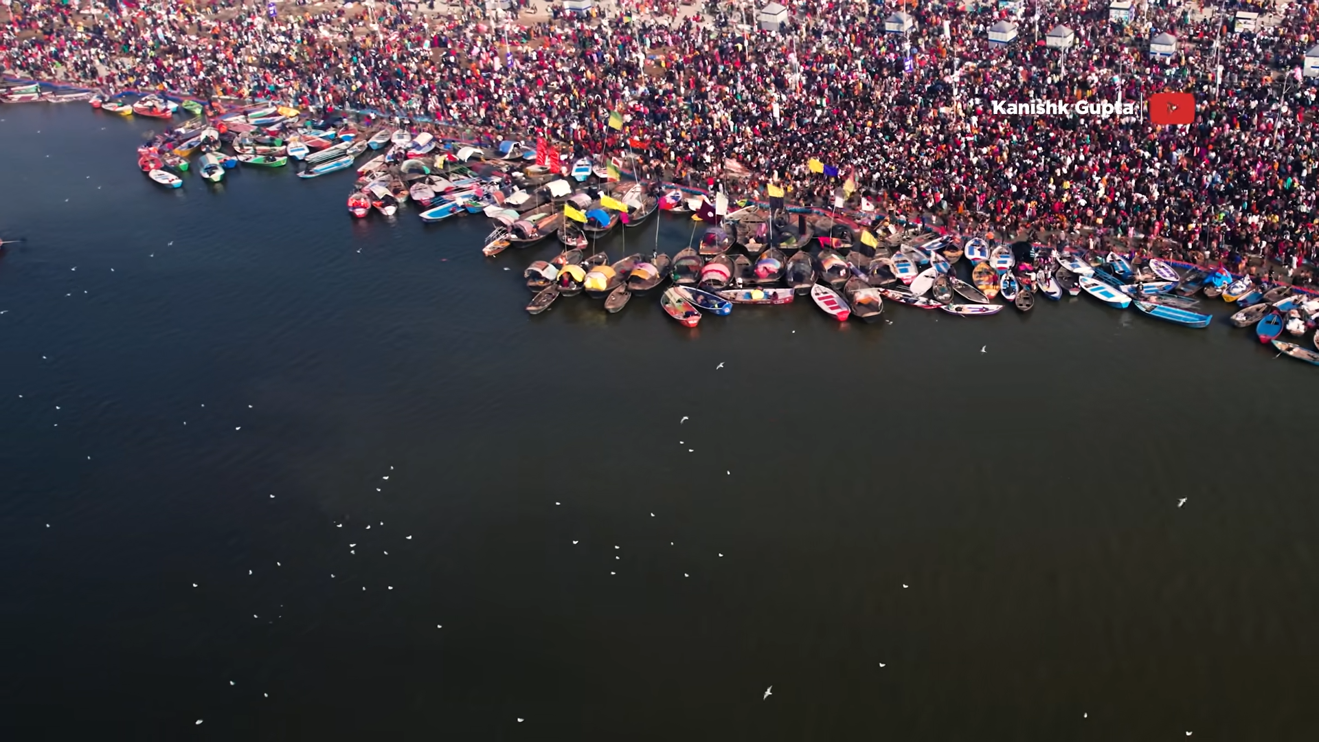 MahaKumbh मैं श्रद्धालियों की भीड़ जारी है